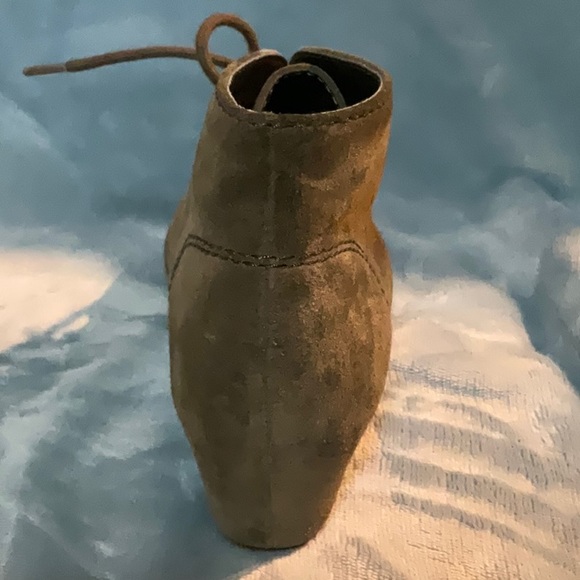 NINE WEST BOOTIES SIZE 7. OLIVE GREEN - Picture 3 of 7